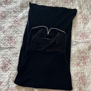 Super cute strapless velvet bodycon dress🖤